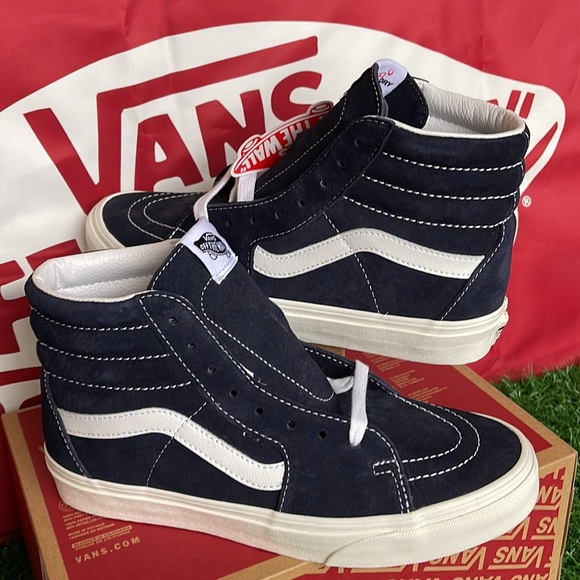 Vans Sk8-Hi
(Pig Suede)Parisian Night/Snow White
VNOA32QG9G5
WMNS sneakers - Picture 11 of 16